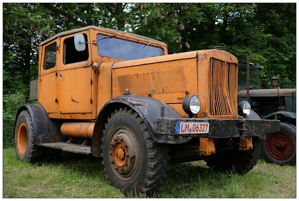 Hanomag SS100 WW2 German Tractor Scale Model