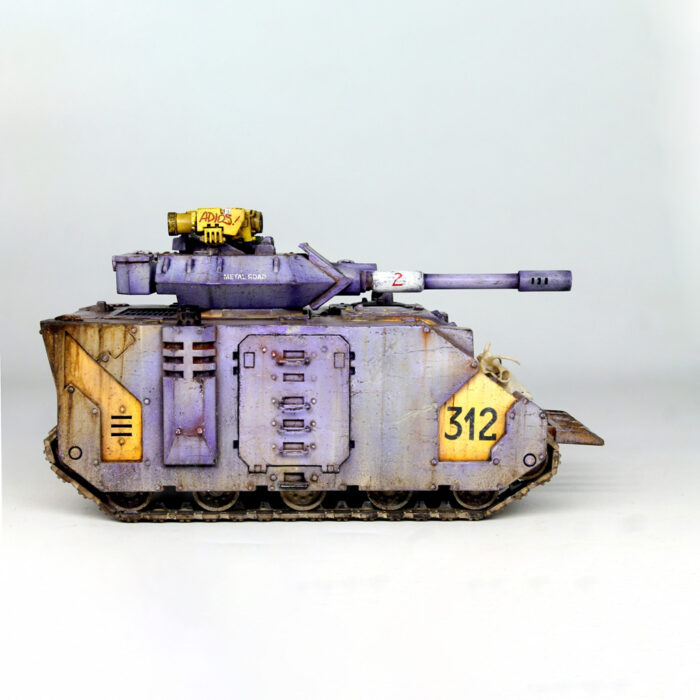 W40K Predator tank | Pro-built model for sale