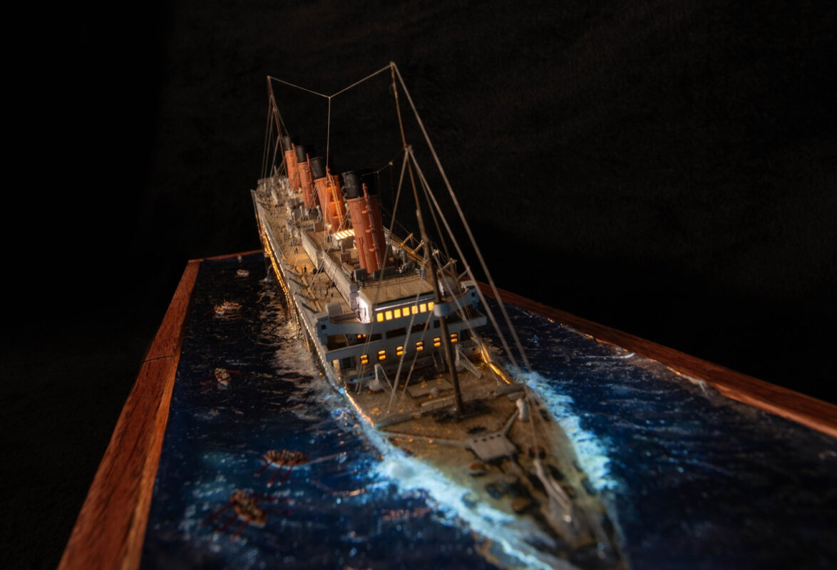 "The Sinking Titanic" Diorama