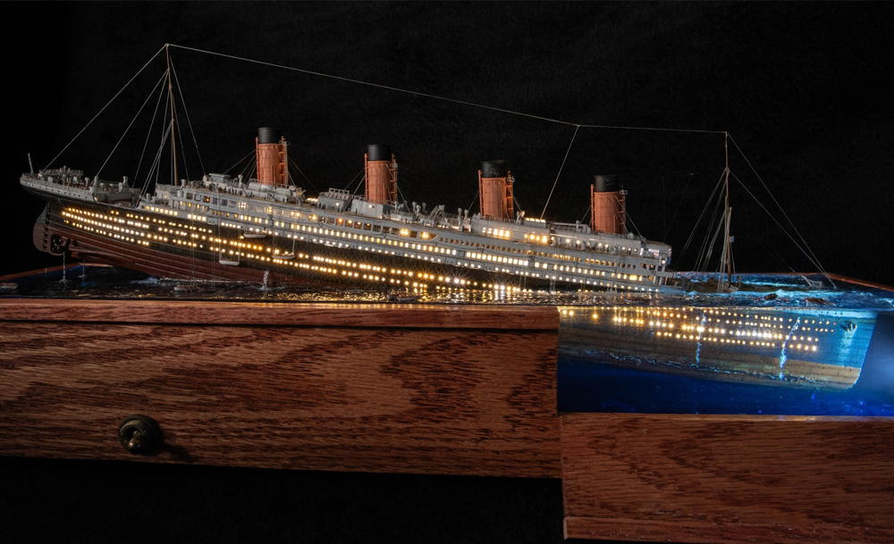 "The Sinking Titanic" Diorama
