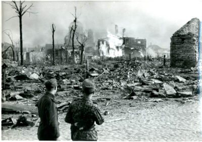 Here is the city of Narva, right after an attack. The buildings are still burning 1944